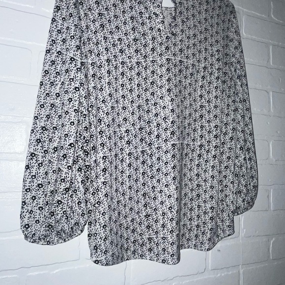 Adrianna Papell Blouse Long Peasant Sleeve Round Neck White and Black Medium - Picture 5 of 8